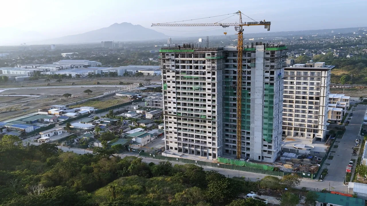 Una Apartments seen from the air above Sevina Park, with the Laguna landscape behind.